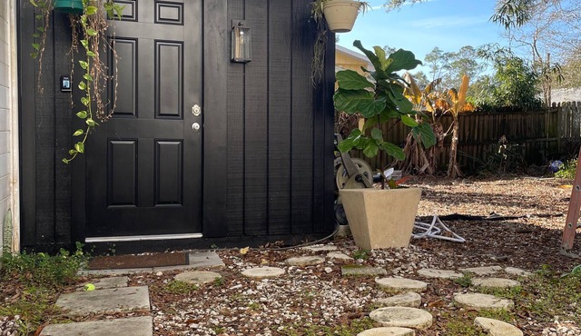 Tranquil Tiny Retreat: Escape to Rural Suburbia's Hidden Gem!