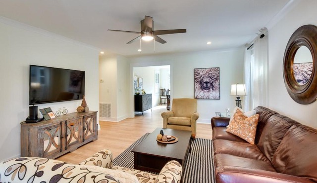 Tranquil Travelers Rest Home with Fire Pit!