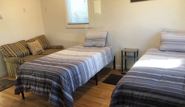 Tranquil twin bed apartment with WiFi in charming Stanley