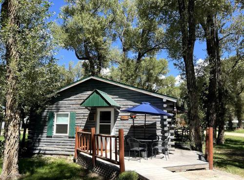 Tranquil Two Bedroom Cabin in Riverside, Wyoming