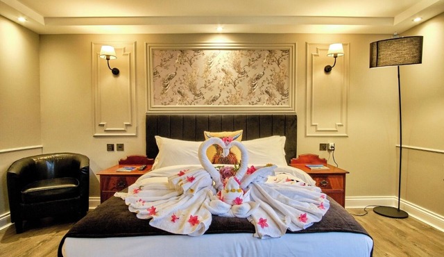 Tranquil Tyndrum Lodge with Scenic Views, Garden Walks & Meals Included