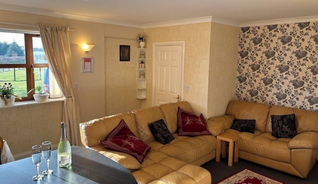 Tranquil Tyr Wennol Cottage, Llanrhystud