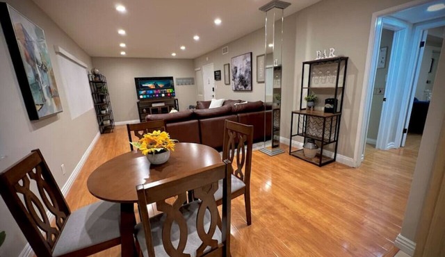 Tranquil 2 Beds/2 Baths in the Heart of Montrose!