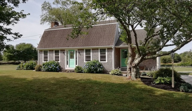 Tranquil vacation home located midway between town beach and village Commons.