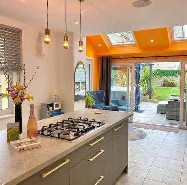 Tranquil Victorian Villa with Hot Tub & Sauna