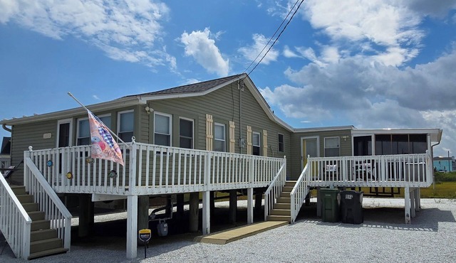 Tranquil Water View 3-bedroom, 1-bathroom house in TuckertonnnSleeps : 8