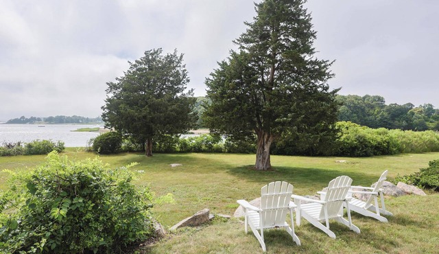 Tranquil Waterfront Getaway