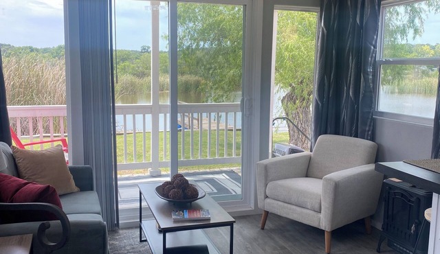 Tranquil Waterfront Casita