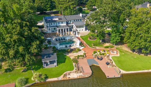 Tranquil Waters Lake Front retreat