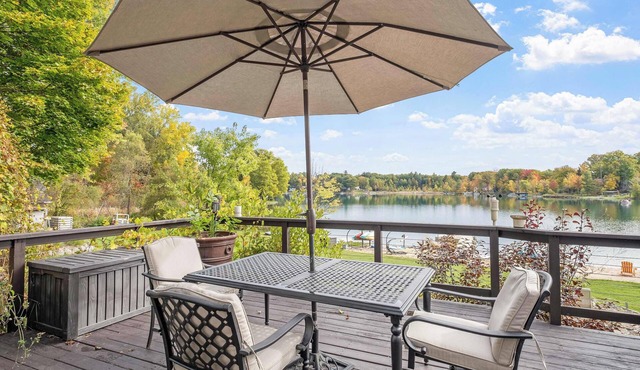 Tranquil Waters: Sauna, Hot Tub, Chefs Kitchen