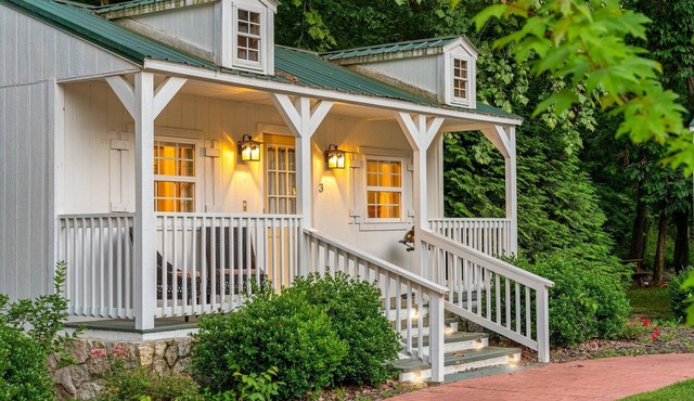 Tranquil Woodland Cottage | Romantic Stay for Two