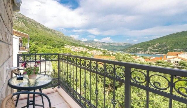 Tranquility and Nature in 4 bedroom w/Sea view - 300m from the sea