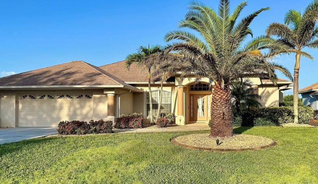 Tranquility by the beach🌴 3 bed 2.5 high ceilings open 2550 SF heated pool spa