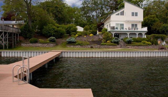Tranquility:"Close to Downtown Geneva + Seneca Lake Wine Trail Retreat!"