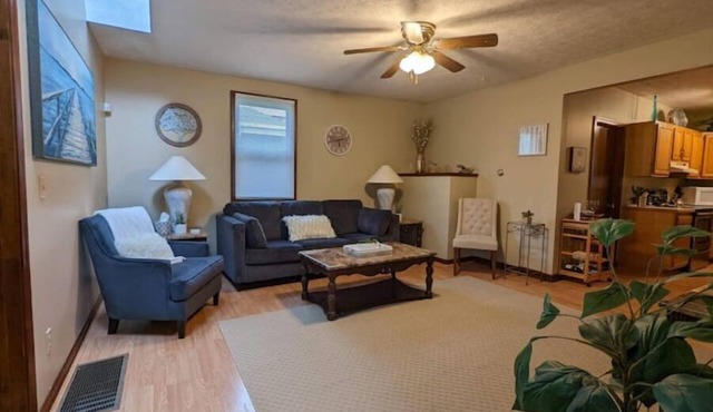 Tranquility Cottage- Close to UD