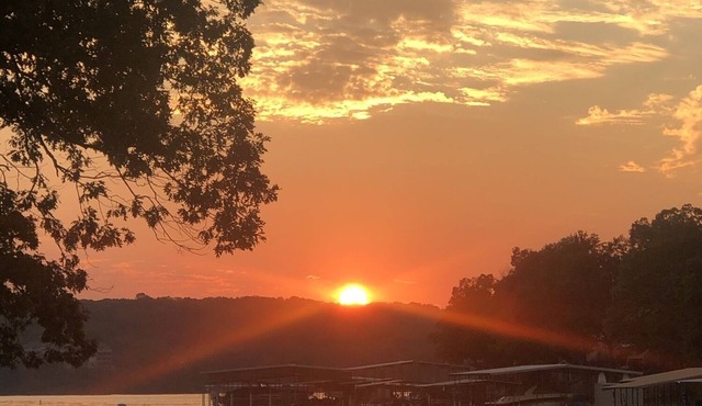 Tranquility Cove, 2 Private Cottages, Boat Rentals available on site, 600 ft shoreline, boat dock, nice no wake cove.