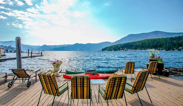 'Tranquility' Float House on Lk Pend Oreille