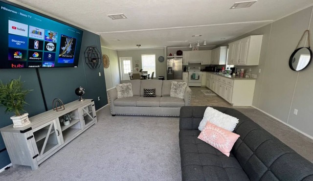 Tranquility house close to airport, beach, mall, park, zoo.