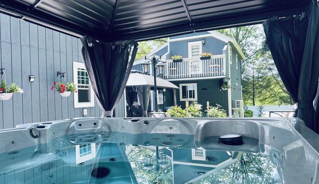 Tranquility in 3br House Pocono Mountains Private Pool, Sauna,Hot tub, game room