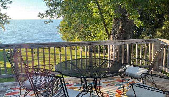 Tranquility Lake House: beautiful location on the water with lake access