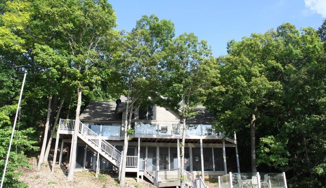 Tranquility-Lakefront 4 Bdrm w/Huge Dock Ozarks Raceway 6.4, The Loop 8.2 miles