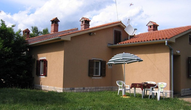 Tranquility of countryside 500m from the city center and 4km from the sea