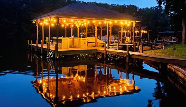 Tranquility on Lake Tillery , waterfront home with large dock & paddle boards!