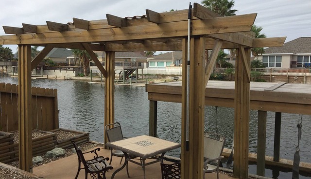 Tranquility on the Canal, Winter Texans' Getaway