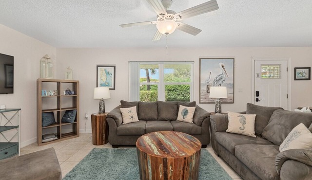 Tranquility Pelican Suite - Oceanfront Paradise!