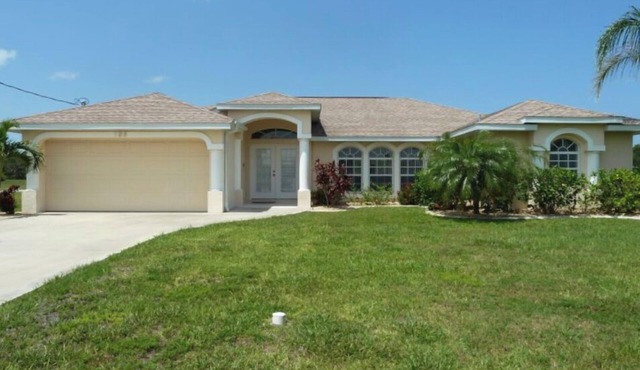 Tranquility: Sun, Serenity & Space – 4BR/3BA Pool Retreat for 6 in Rotonda West