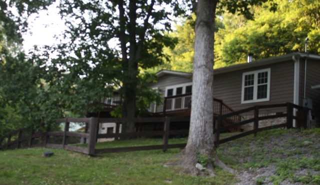Tranquility "Treehouse" Retreat In West Nashville 15 Min. To downtown Nashville!