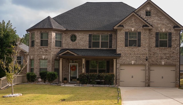 Tranquility with comfort in mind. W Fire-pit & pool table. Proximity to airport