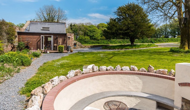 Tranquillity in Stylish Victorian Walled Garden Barn Conversion