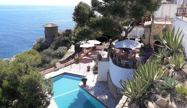 Transatlantic villa at the seafront