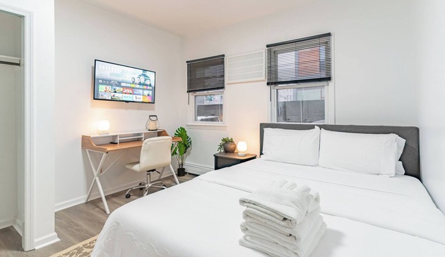 Transit Oasis: EWR 8 Min/Penn with Free Parking