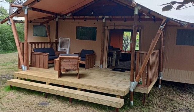 Trapper Lodge with Private Jacuzzi and Educational Farm