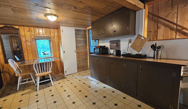 Trapper Cabin: Two-bedroom Dog Friendly