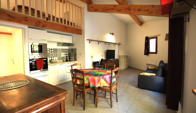 Tras Castel, apartment 4 places, garden, swimming pool, barbecue, free parking