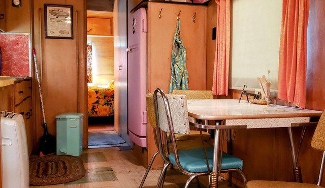 Travel back in time to the 1950s! Stay in the Pink lady from 1957!