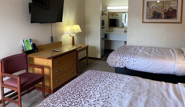 Travel Inn Hazen Two Double Bed