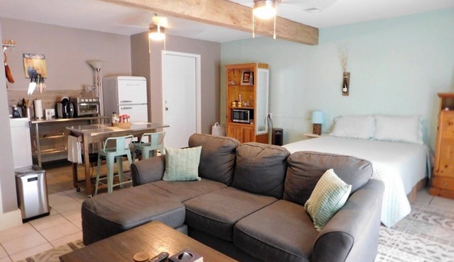 Travel nurse/digital nomadnClean, safe, newly renovated apartment with parking