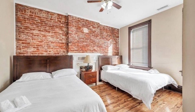 Travel nurse/short term rental 2-bedroom townhome with AC, WiFi in Soulard
