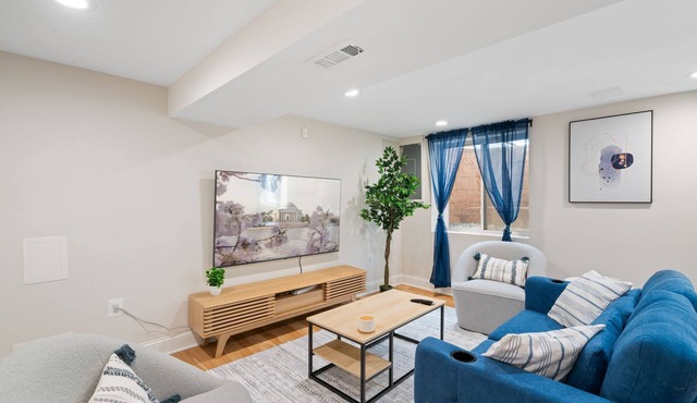 Traveler's Dream Old Town Alexandria Home