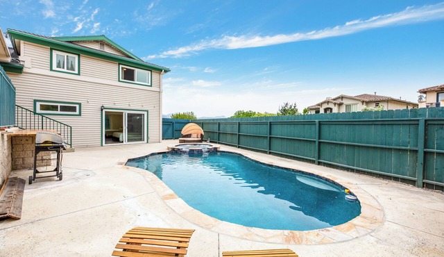 Traveler's Dream Sea Breeze Pool Villa next to Dana Point Harbor