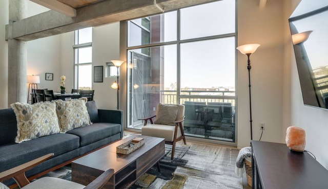 Traveler's Haven 1bd 1 and half bath 2 story East Nashville Condo