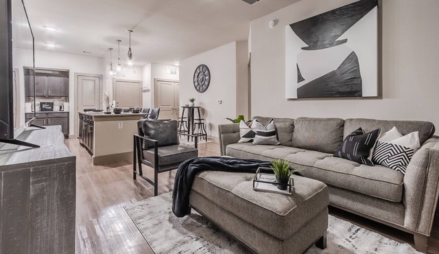 Traveler's Paradise Lux Apt w/ Backyard + more!