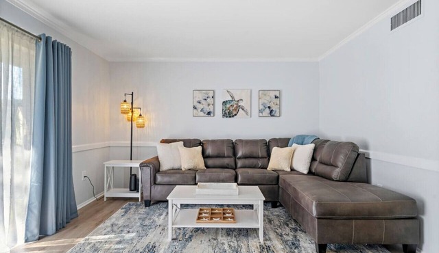 Traveler's Paradise! 1/1 Condo W/D Private Beach!