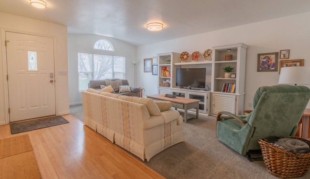 Traveler's Rest 3 Bedroom Home by RedAwning