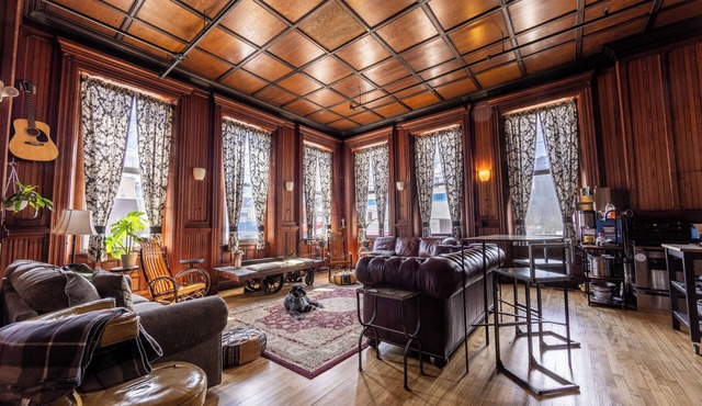 Traveler's Rest Hotel