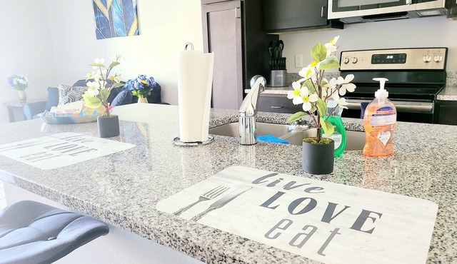 Traveler's Retreat- King Suite w/Patio (224)